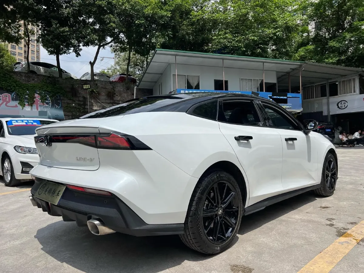 2024 ChangAn UNI-V 1.5T 188HP L4 7DCT,autocango,china used car exporter,china ev exporter,chinese used car exporter,chinese used ev exporter