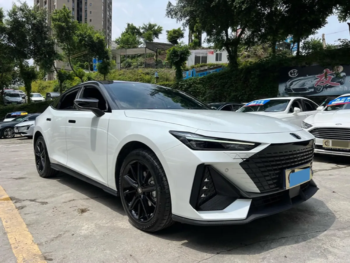 2024 ChangAn UNI-V 1.5T 188HP L4 7DCT,autocango,china used car exporter,china ev exporter,chinese used car exporter,chinese used ev exporter