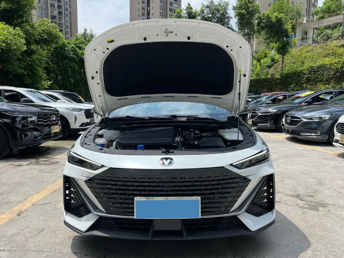 2024 ChangAn UNI-V 1.5T 188HP L4 7DCT,autocango,china used car exporter,china ev exporter,chinese used car exporter,chinese used ev exporter