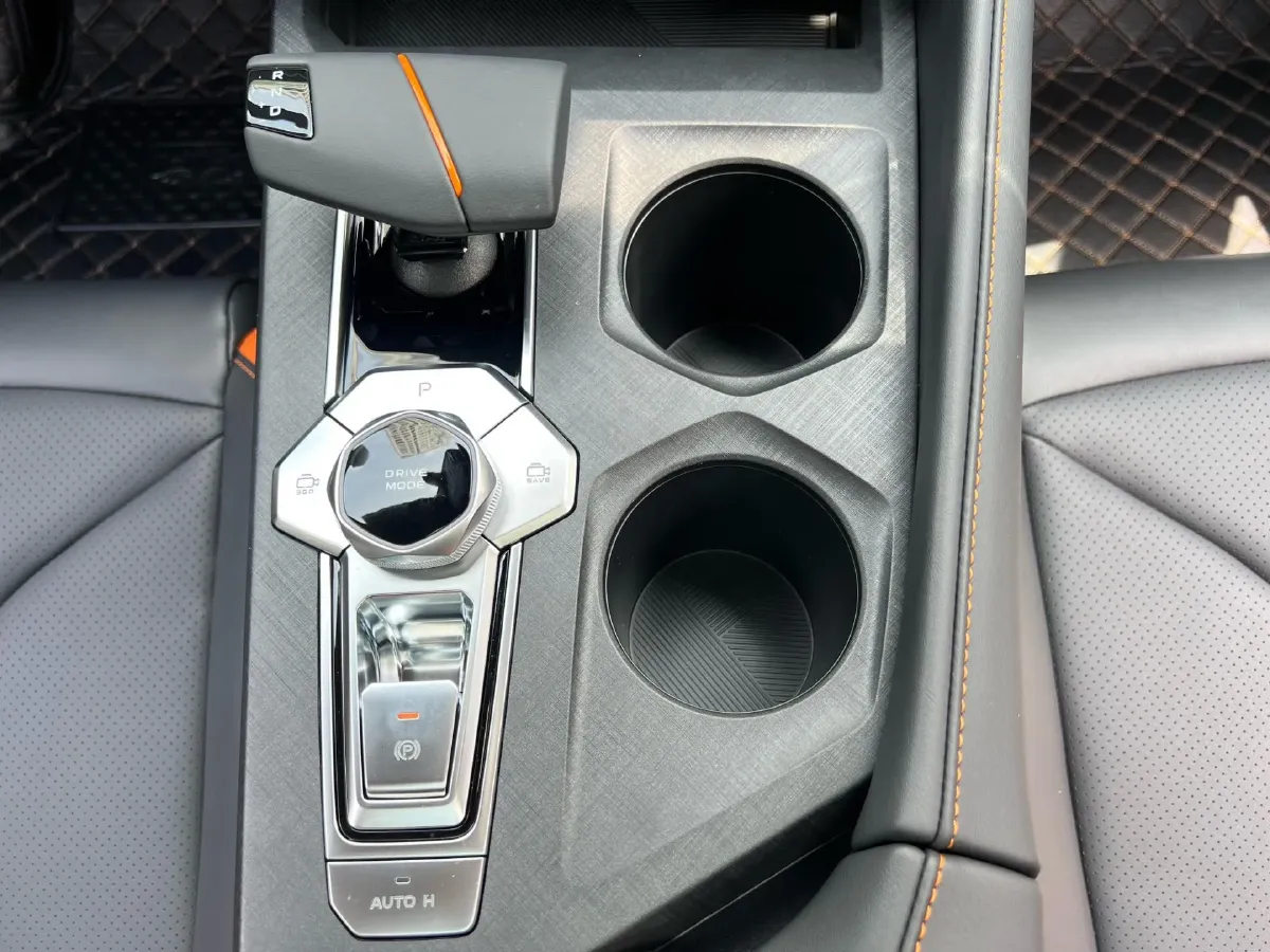 2024 ChangAn UNI-V 1.5T 188HP L4 7DCT,autocango,china used car exporter,china ev exporter,chinese used car exporter,chinese used ev exporter