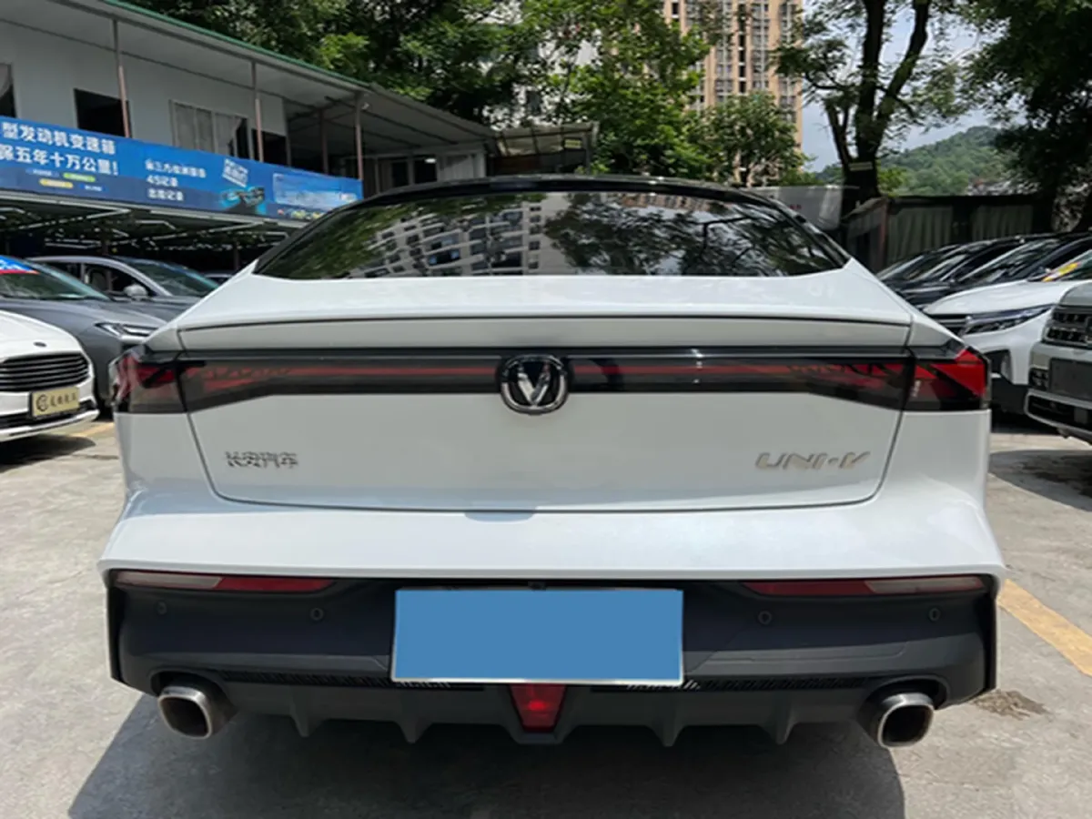 2024 ChangAn UNI-V 1.5T 188HP L4 7DCT,autocango,china used car exporter,china ev exporter,chinese used car exporter,chinese used ev exporter