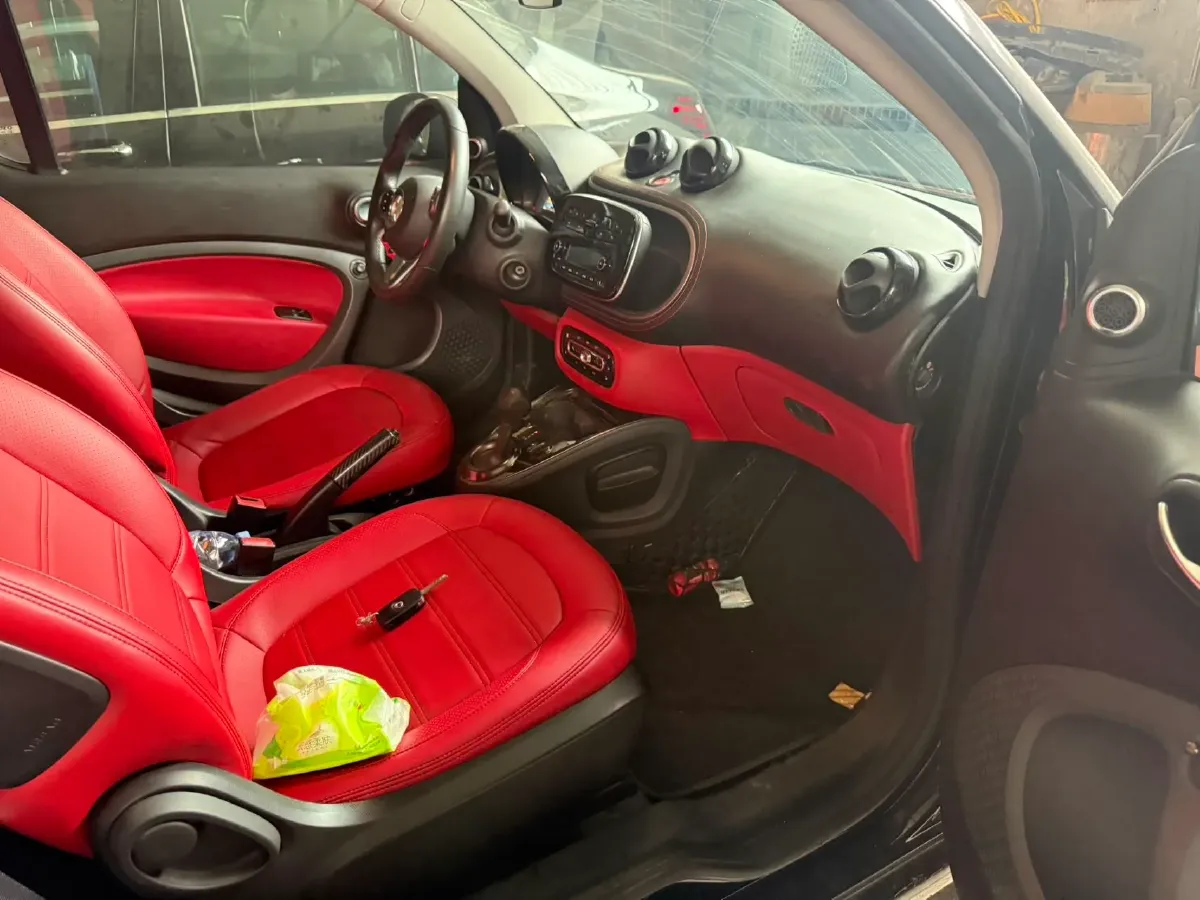 2019 Smart smart fortwo 0.9T 90HP L3 6DCT,autocango,china used car exporter,china ev exporter,chinese used car exporter,chinese used ev exporter