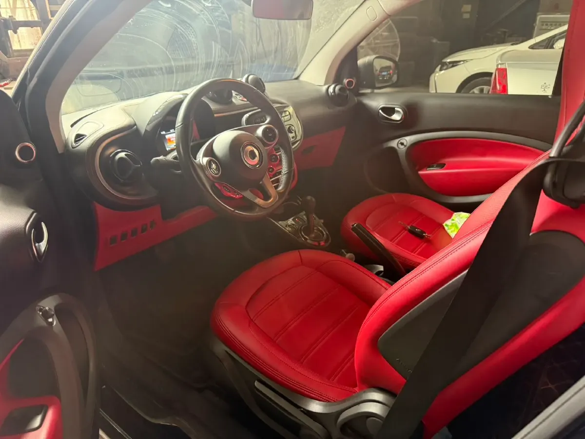 2019 Smart smart fortwo 0.9T 90HP L3 6DCT,autocango,china used car exporter,china ev exporter,chinese used car exporter,chinese used ev exporter
