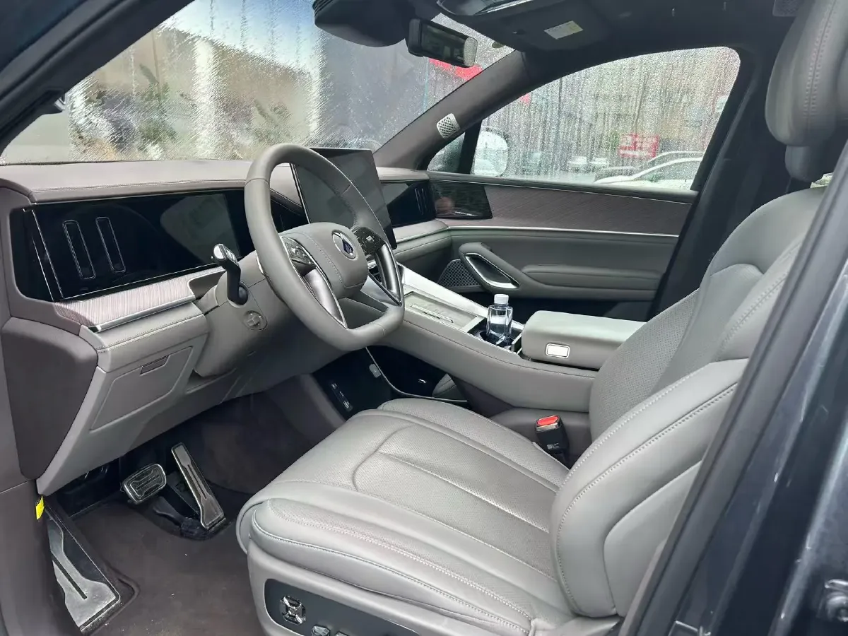 2025 Denza DenzaN9 2.0T 207HP L4 E-CVT PHEV,autocango,china used car exporter,china ev exporter,chinese used car exporter,chinese used ev exporter