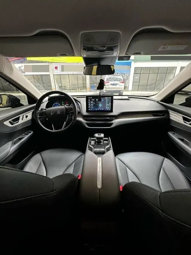 2024 HongQi E-QM5 BEV 72KWH,autocango,china used car exporter,china ev exporter,chinese used car exporter,chinese used ev exporter