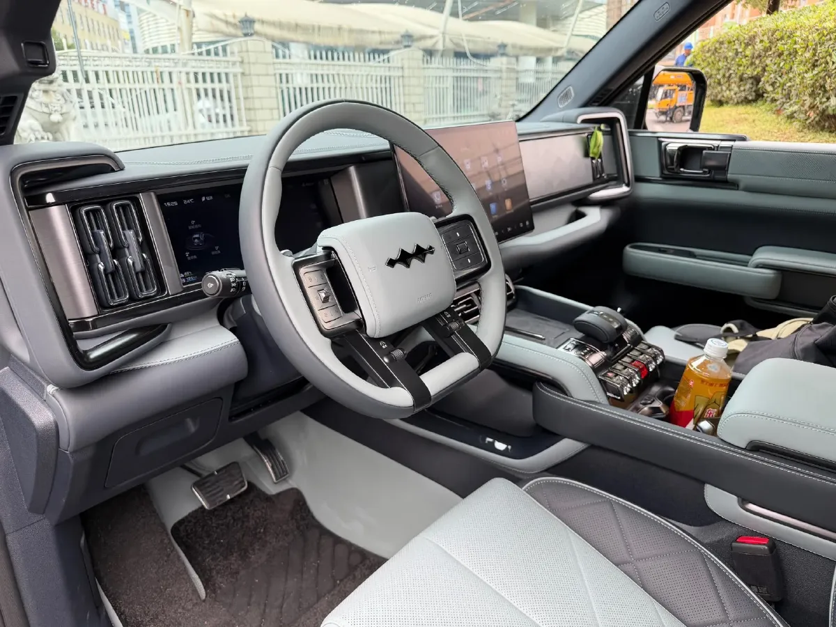 2025 FangChengBao Bao 5 1.5T 194HP L4 E-CVT PHEV 31.8KWH,autocango,china used car exporter,china ev exporter,chinese used car exporter,chinese used ev exporter