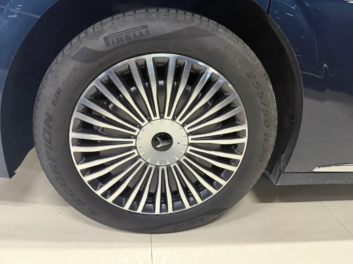 2025 Voyah Dream 1.5T 150HP L4 PHEV 41.7KWH,autocango,china used car exporter,china ev exporter,chinese used car exporter,chinese used ev exporter