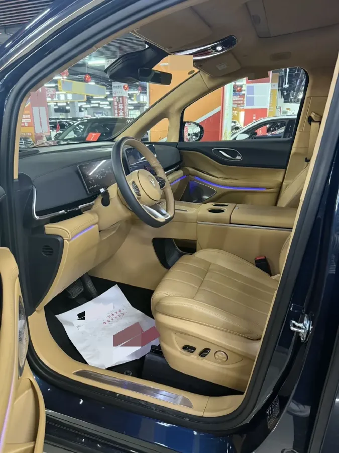 2025 Voyah Dream 1.5T 150HP L4 PHEV 41.7KWH,autocango,china used car exporter,china ev exporter,chinese used car exporter,chinese used ev exporter