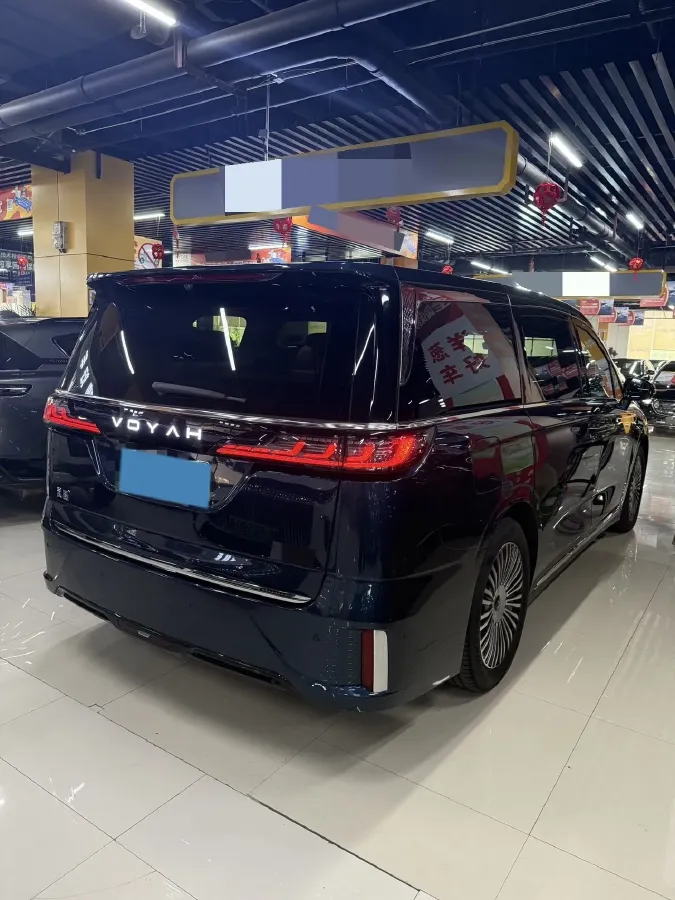 2025 Voyah Dream 1.5T 150HP L4 PHEV 41.7KWH,autocango,china used car exporter,china ev exporter,chinese used car exporter,chinese used ev exporter