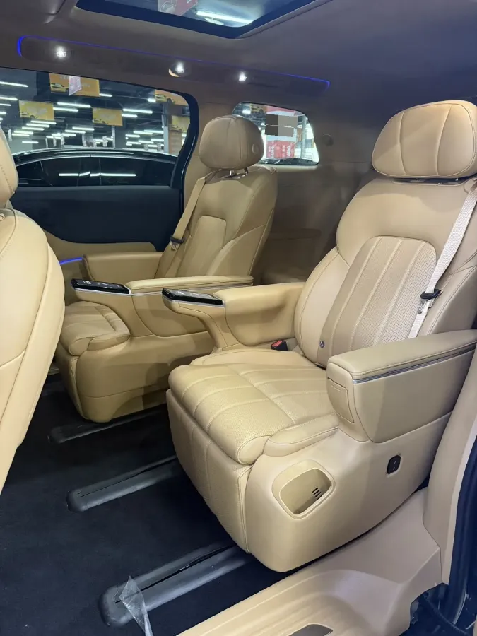 2025 Voyah Dream 1.5T 150HP L4 PHEV 41.7KWH,autocango,china used car exporter,china ev exporter,chinese used car exporter,chinese used ev exporter