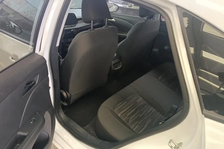 2023 Chevrolet Monza 1.5L 113HP L4 6DCT,autocango,china used car exporter,china ev exporter,chinese used car exporter,chinese used ev exporter