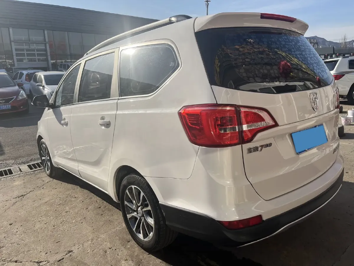 2019 BaoJun 730 1.5L 105HP L4 6MT,autocango,china used car exporter,china ev exporter,chinese used car exporter,chinese used ev exporter