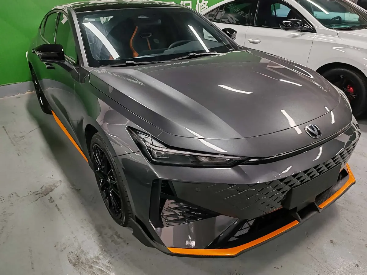 2024 ChangAn UNI-V 1.5T 188HP L4 7DCT,autocango,china used car exporter,china ev exporter,chinese used car exporter,chinese used ev exporter