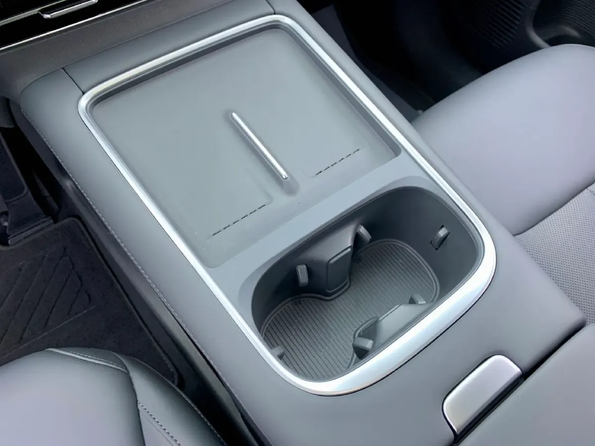 2025 Xpeng G6 BEV 68.5KWH,autocango,china used car exporter,china ev exporter,chinese used car exporter,chinese used ev exporter