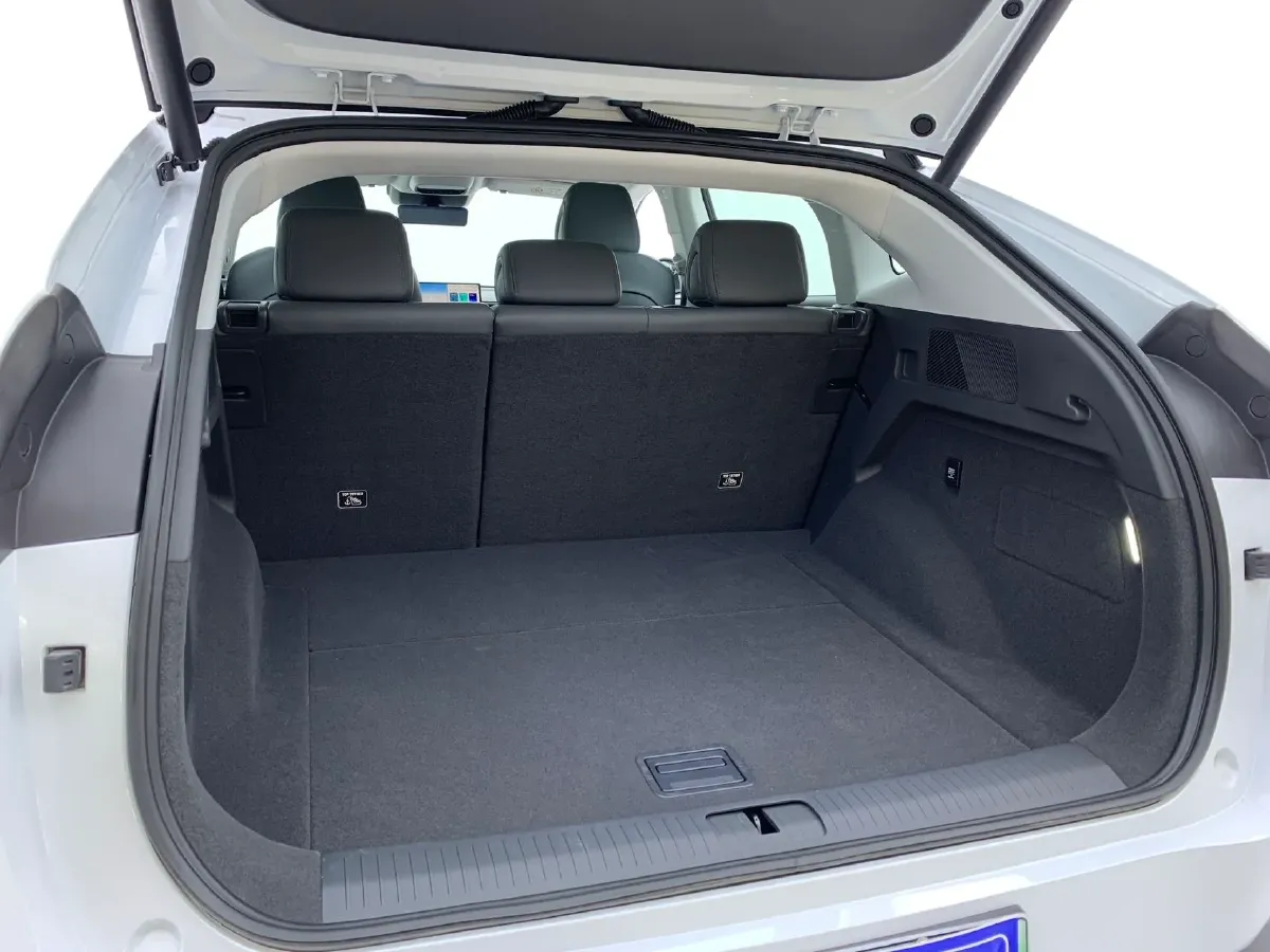 2025 Xpeng G6 BEV 68.5KWH,autocango,china used car exporter,china ev exporter,chinese used car exporter,chinese used ev exporter