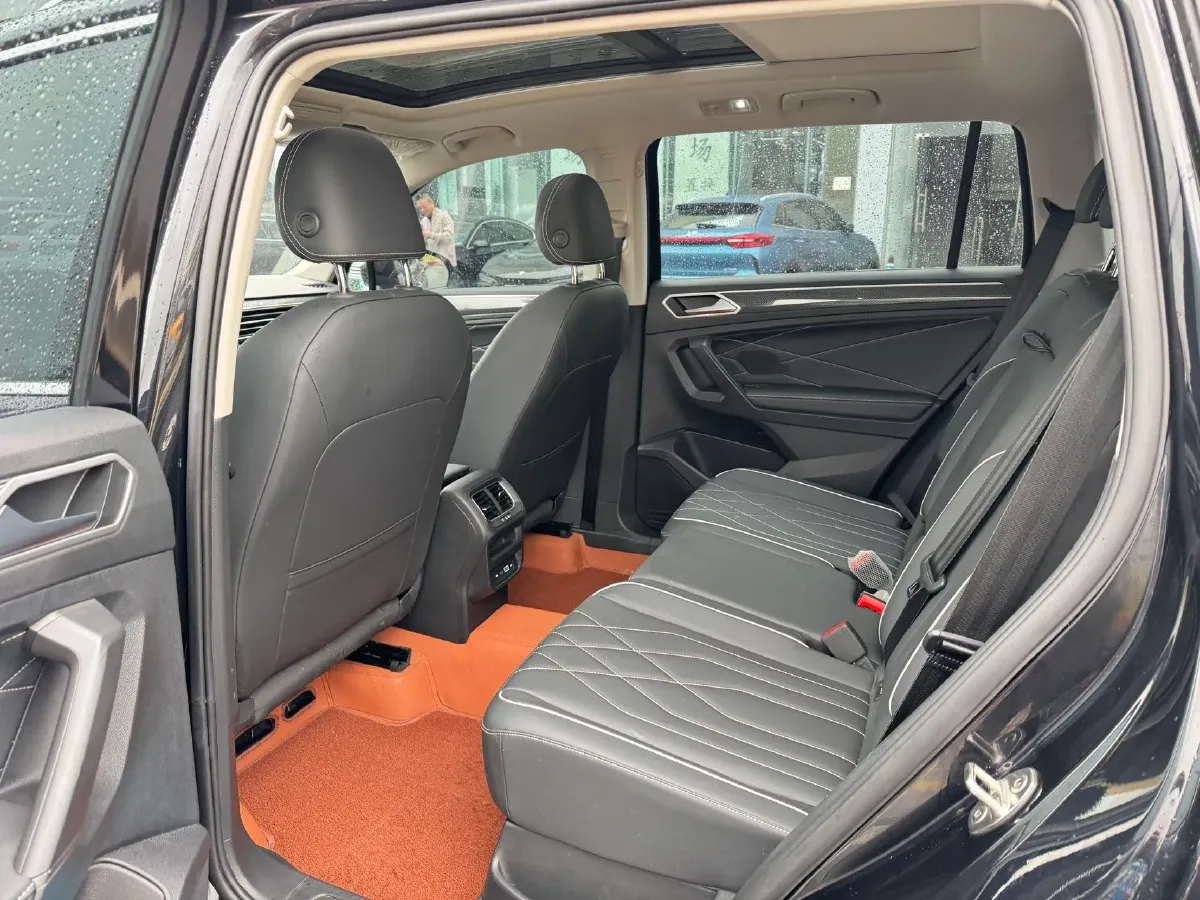 2024 Volkswagen Tiguan L 2.0T 186HP L4 7DCT,autocango,china used car exporter,china ev exporter,chinese used car exporter,chinese used ev exporter