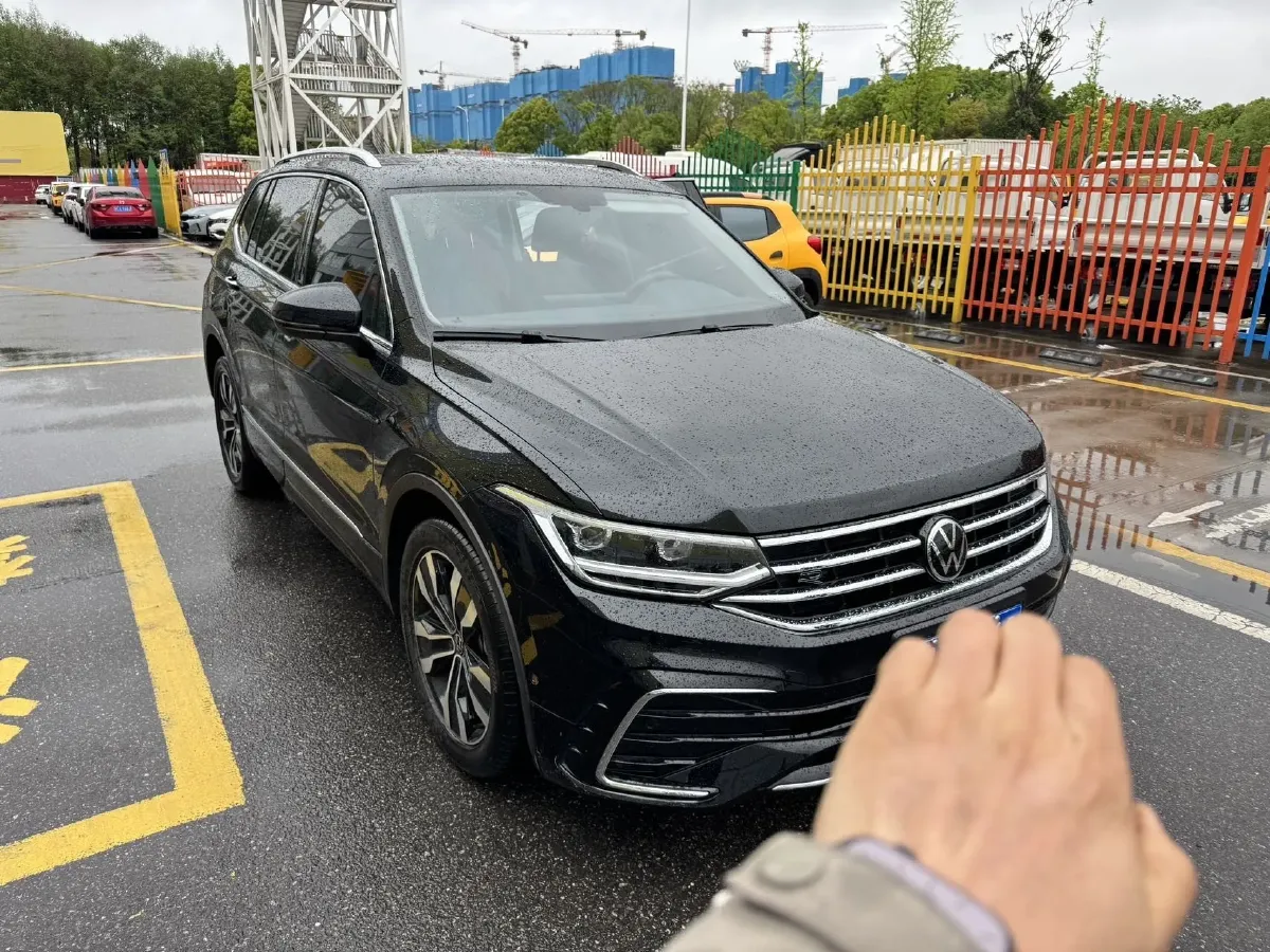 2024 Volkswagen Tiguan L 2.0T 186HP L4 7DCT,autocango,china used car exporter,china ev exporter,chinese used car exporter,chinese used ev exporter