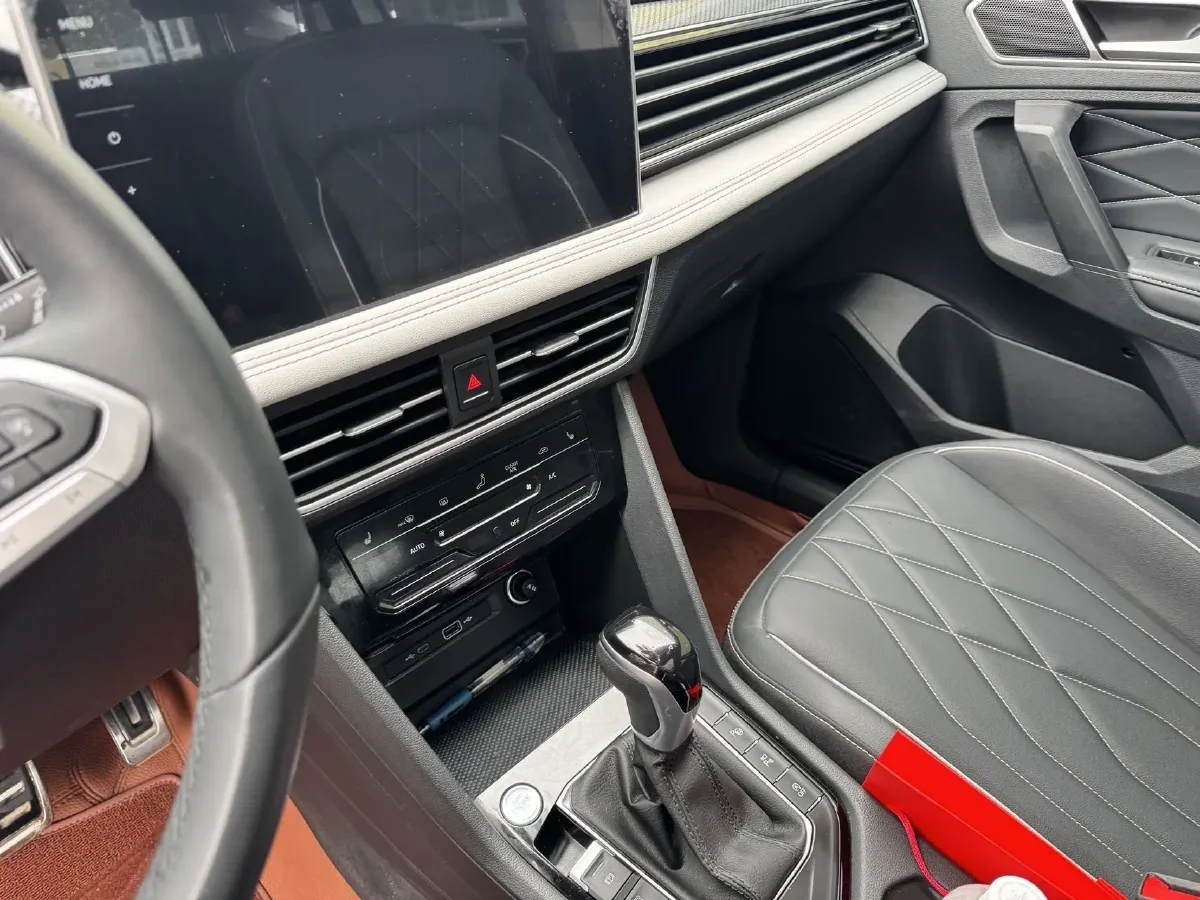 2024 Volkswagen Tiguan L 2.0T 186HP L4 7DCT,autocango,china used car exporter,china ev exporter,chinese used car exporter,chinese used ev exporter