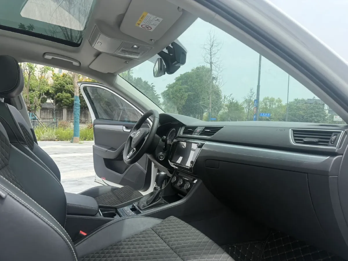 2019 Skoda Superb 1.4T 150HP L4 7DCT,autocango,china used car exporter,china ev exporter,chinese used car exporter,chinese used ev exporter