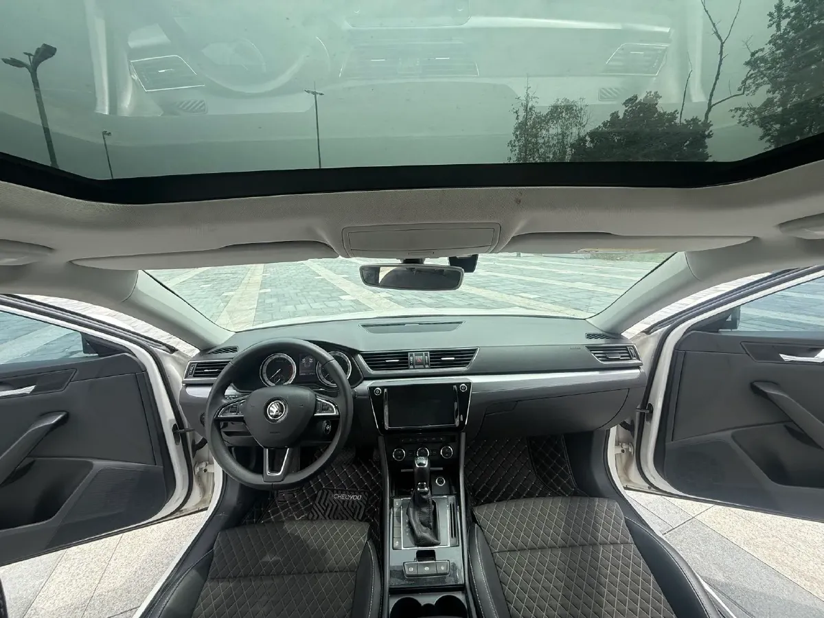 2019 Skoda Superb 1.4T 150HP L4 7DCT,autocango,china used car exporter,china ev exporter,chinese used car exporter,chinese used ev exporter