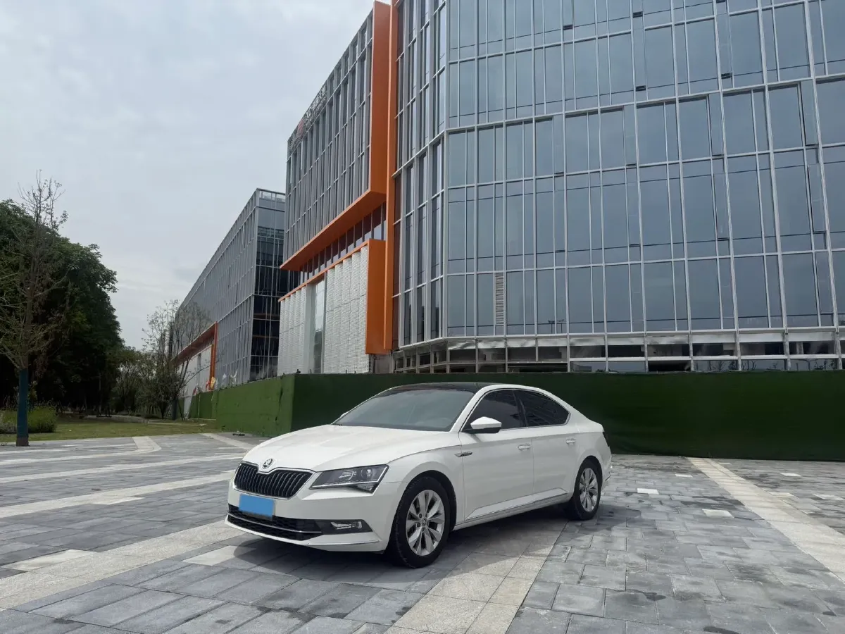 2019 Skoda Superb 1.4T 150HP L4 7DCT,autocango,china used car exporter,china ev exporter,chinese used car exporter,chinese used ev exporter
