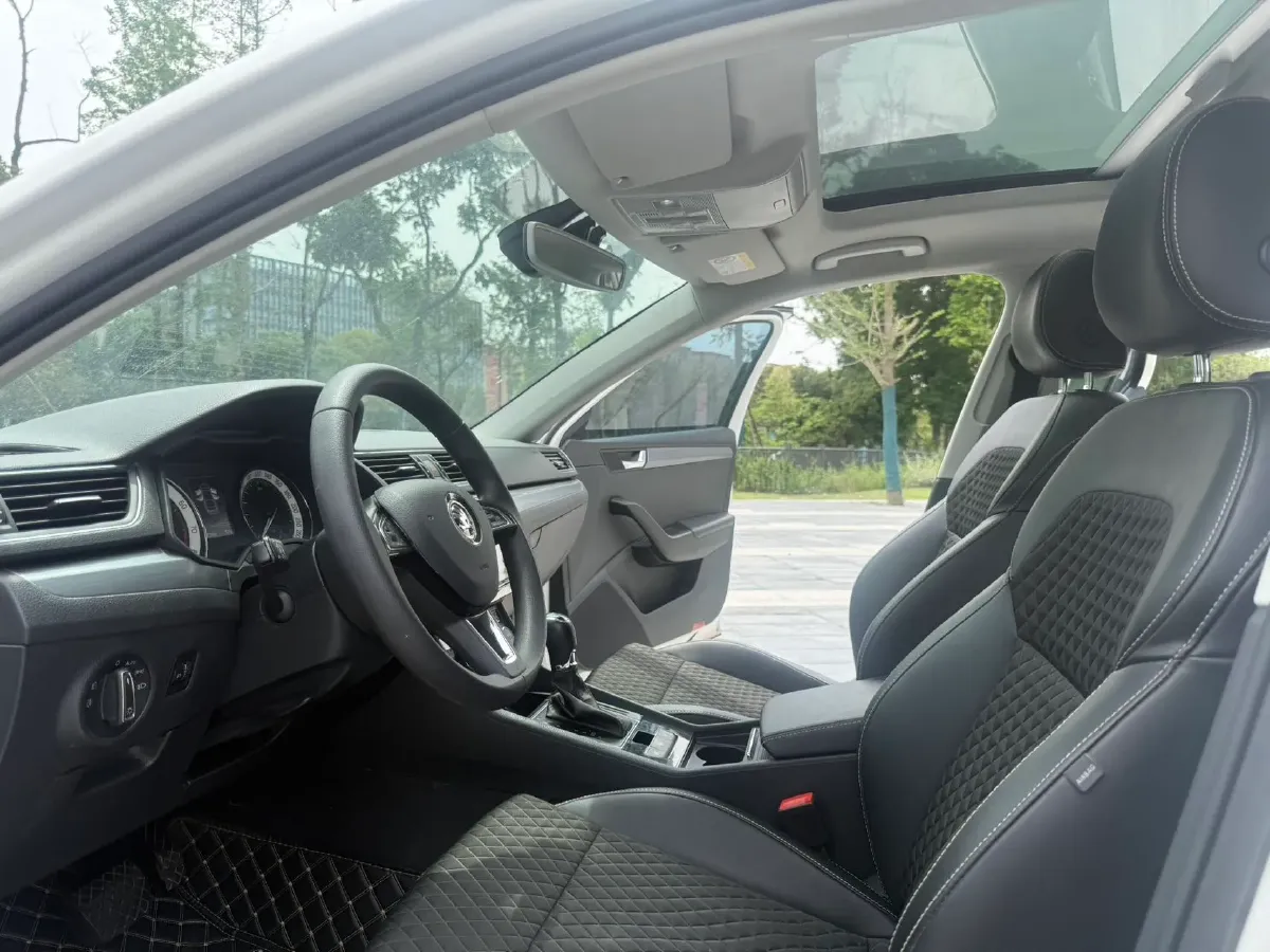 2019 Skoda Superb 1.4T 150HP L4 7DCT,autocango,china used car exporter,china ev exporter,chinese used car exporter,chinese used ev exporter