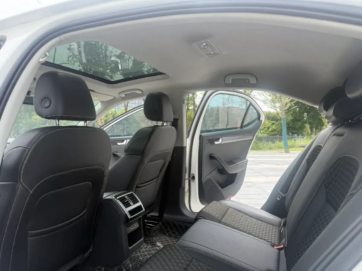 2019 Skoda Superb 1.4T 150HP L4 7DCT,autocango,china used car exporter,china ev exporter,chinese used car exporter,chinese used ev exporter