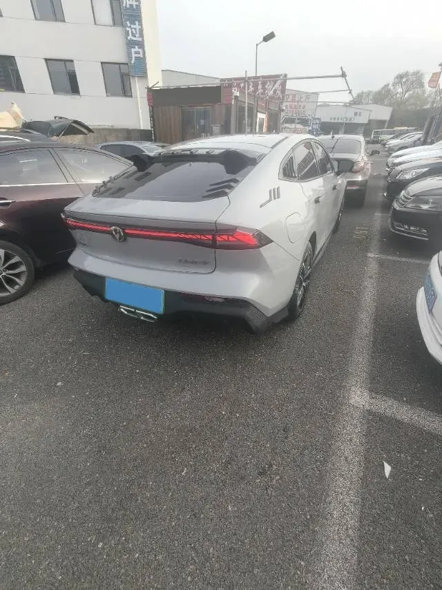 2024 ChangAn UNI-V iDD 1.5L 110HP L4 E-CVT PHEV 18.99KWH,autocango,china used car exporter,china ev exporter,chinese used car exporter,chinese used ev exporter