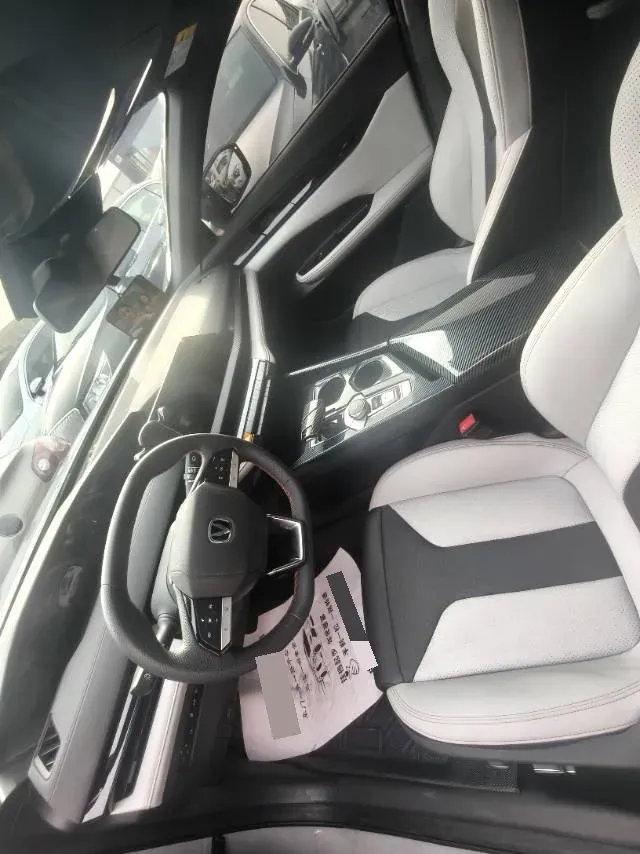 2024 ChangAn UNI-V iDD 1.5L 110HP L4 E-CVT PHEV 18.99KWH,autocango,china used car exporter,china ev exporter,chinese used car exporter,chinese used ev exporter