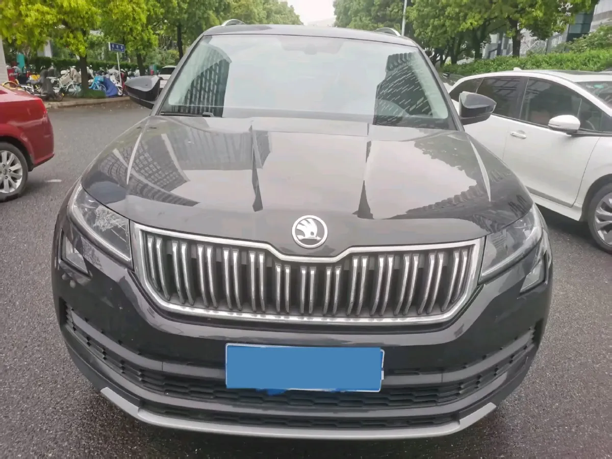 2021 Skoda Kodiak 2.0T 186HP L4 7DCT,autocango,china used car exporter,china ev exporter,chinese used car exporter,chinese used ev exporter