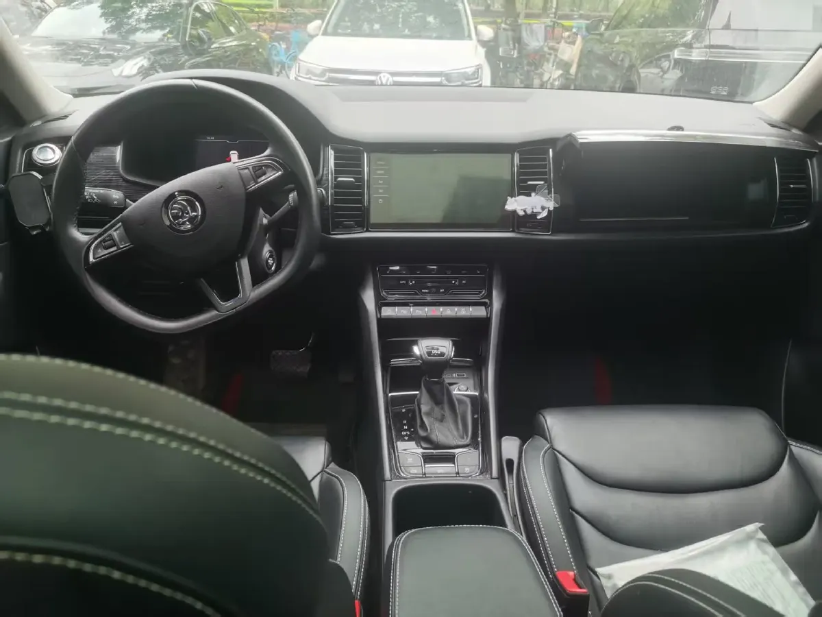 2021 Skoda Kodiak 2.0T 186HP L4 7DCT,autocango,china used car exporter,china ev exporter,chinese used car exporter,chinese used ev exporter