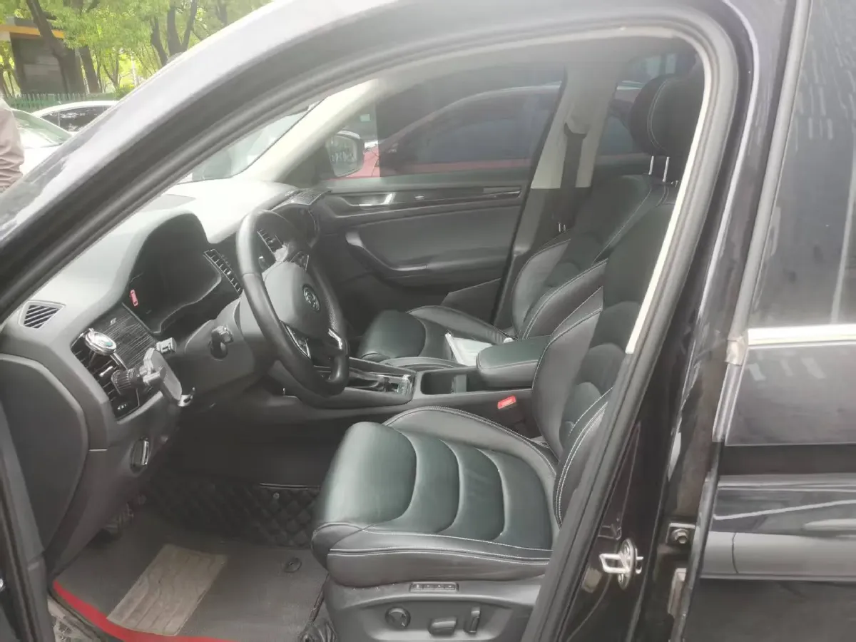 2021 Skoda Kodiak 2.0T 186HP L4 7DCT,autocango,china used car exporter,china ev exporter,chinese used car exporter,chinese used ev exporter