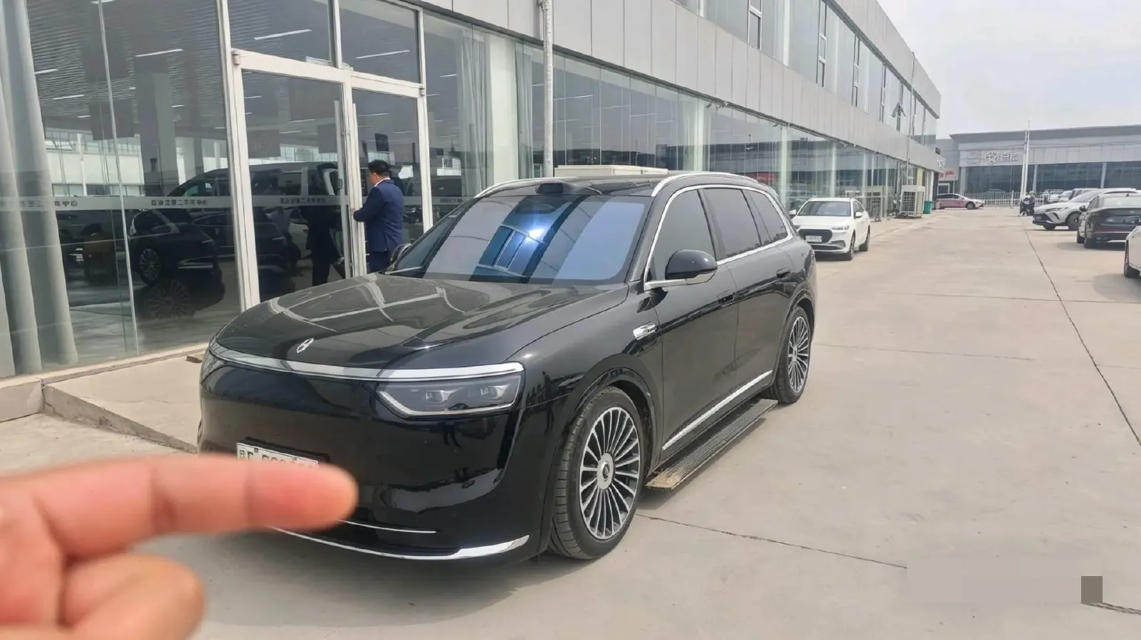 2025 AITO AITO M8 REEV 160HP REEV 53.4KWH,autocango,china used car exporter,china ev exporter,chinese used car exporter,chinese used ev exporter