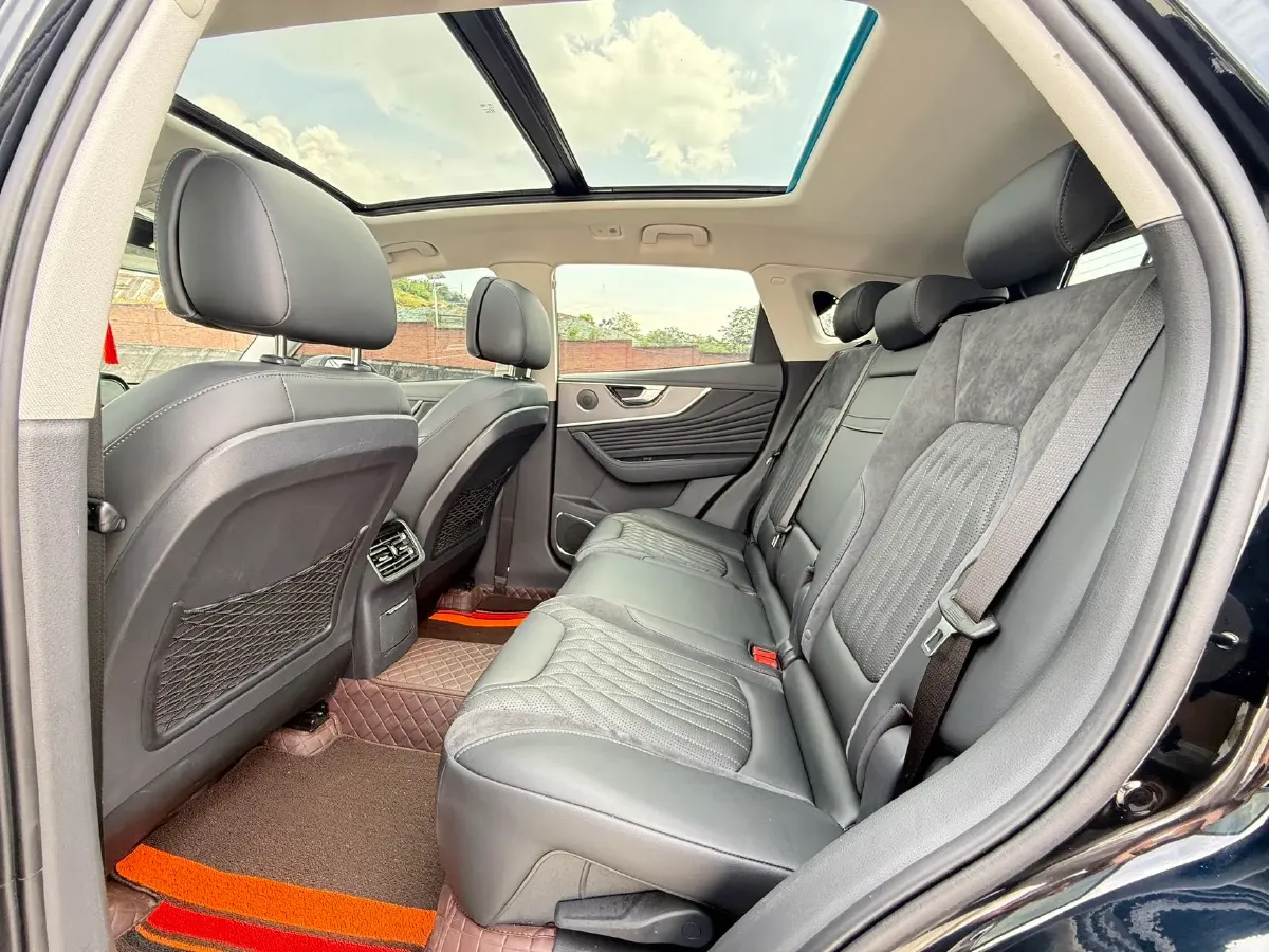 2023 HongQi HS5 2.0T 252HP L4 8AT,autocango,china used car exporter,china ev exporter,chinese used car exporter,chinese used ev exporter