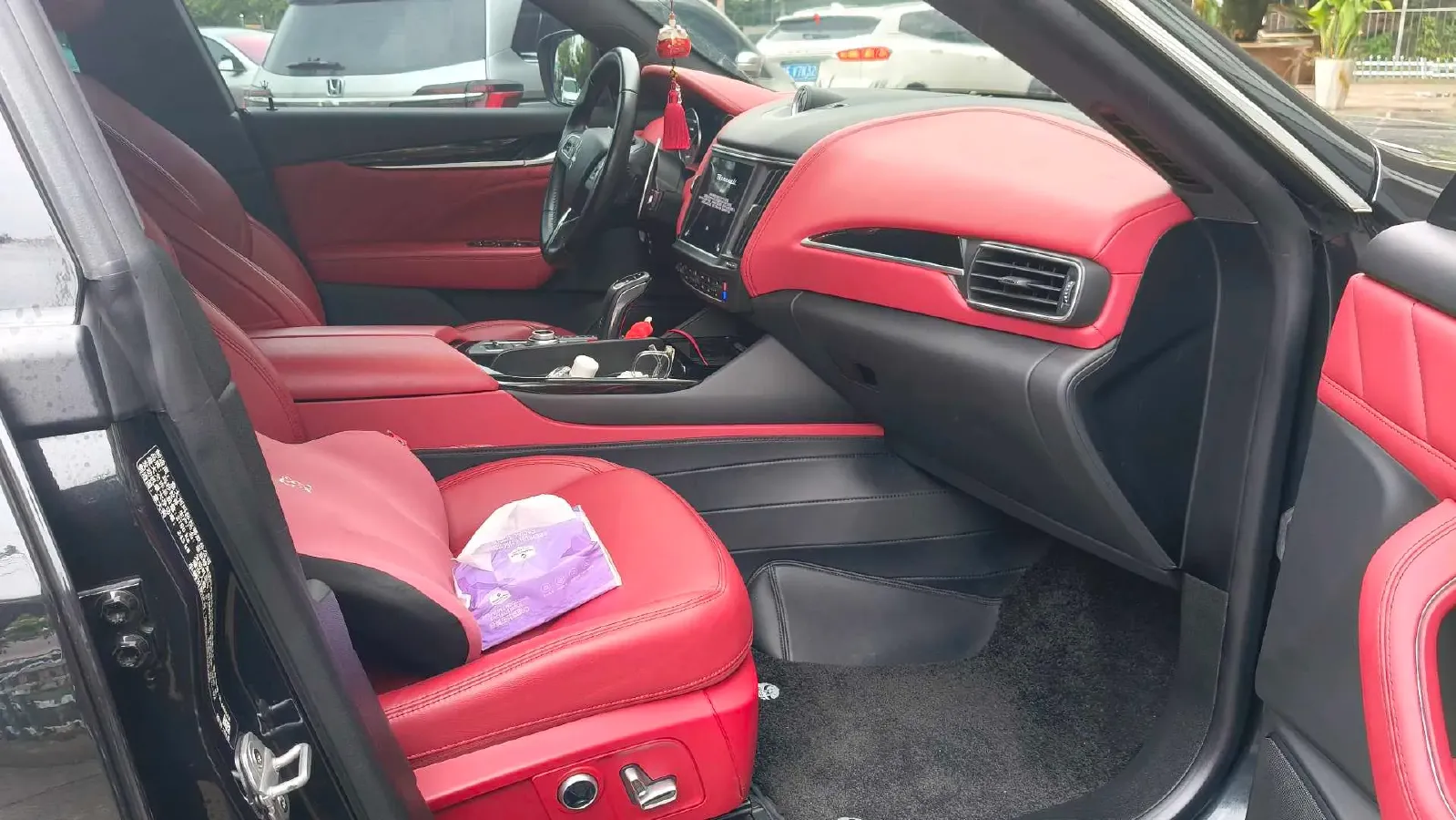 2022 Maserati Levante 2.0T 330HP L4 8AT,autocango,china used car exporter,china ev exporter,chinese used car exporter,chinese used ev exporter