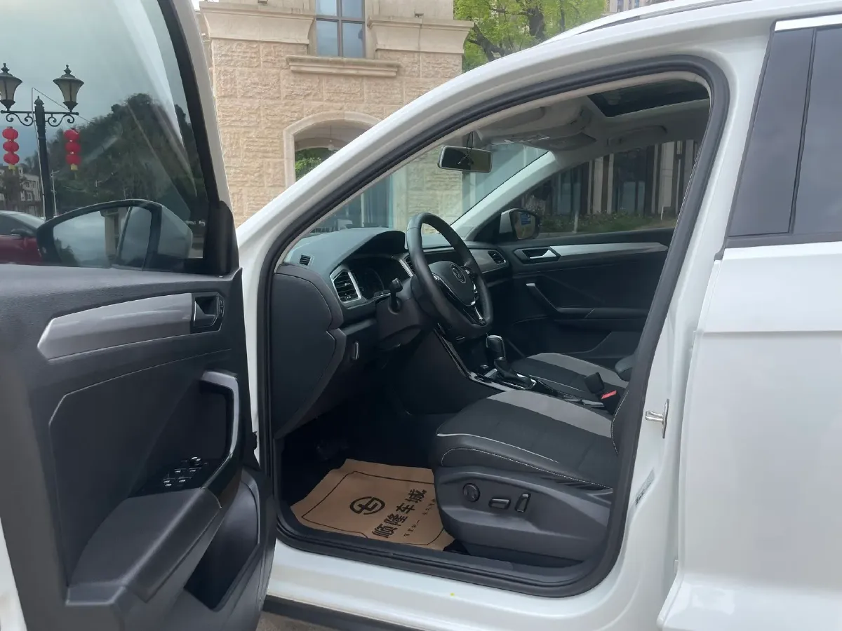 2022 Volkswagen T-Roc 1.4T 150HP L4 7DCT,autocango,china used car exporter,china ev exporter,chinese used car exporter,chinese used ev exporter