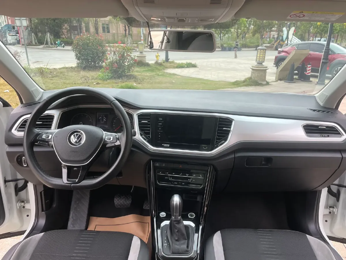 2022 Volkswagen T-Roc 1.4T 150HP L4 7DCT,autocango,china used car exporter,china ev exporter,chinese used car exporter,chinese used ev exporter