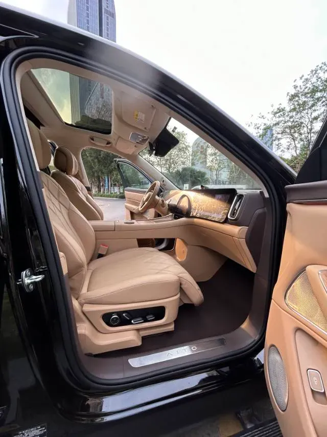 2025 AITO AITO M8 REEV 160HP REEV 53.4KWH,autocango,china used car exporter,china ev exporter,chinese used car exporter,chinese used ev exporter