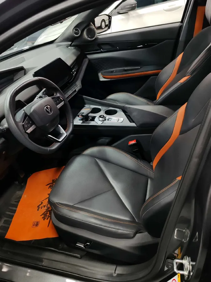 2022 ChangAn UNI-V 1.5T 188HP L4 7DCT,autocango,china used car exporter,china ev exporter,chinese used car exporter,chinese used ev exporter