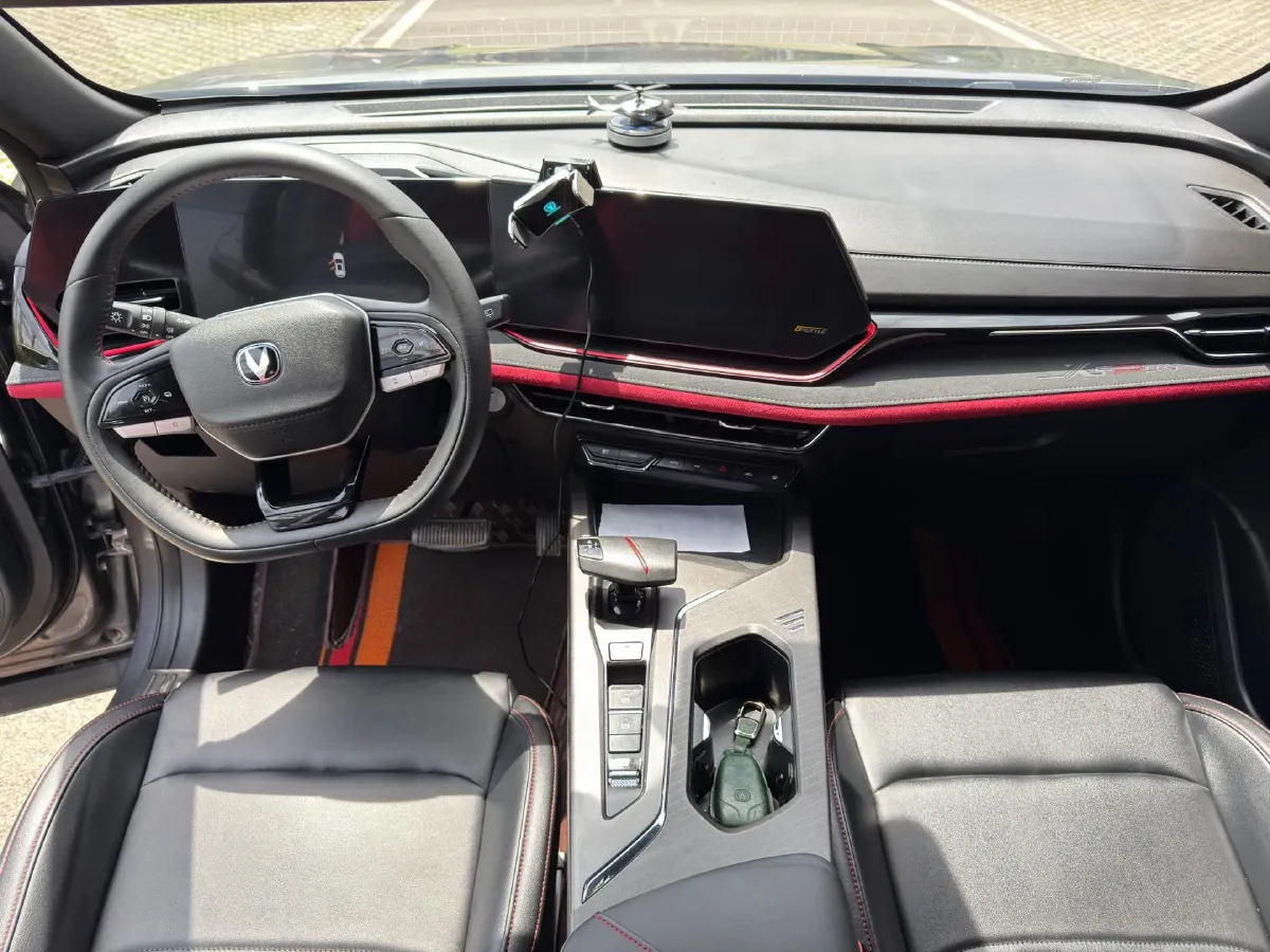 2024 ChangAn X5 PLUS 1.5T 188HP L4 7DCT,autocango,china used car exporter,china ev exporter,chinese used car exporter,chinese used ev exporter