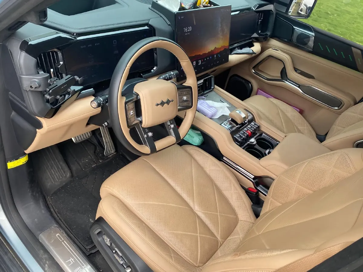 2025 FangChengBao Bao 8 2.0T 245HP L4 E-CVT PHEV 36.8KWH,autocango,china used car exporter,china ev exporter,chinese used car exporter,chinese used ev exporter