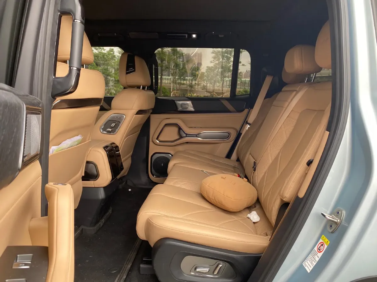 2025 FangChengBao Bao 8 2.0T 245HP L4 E-CVT PHEV 36.8KWH,autocango,china used car exporter,china ev exporter,chinese used car exporter,chinese used ev exporter