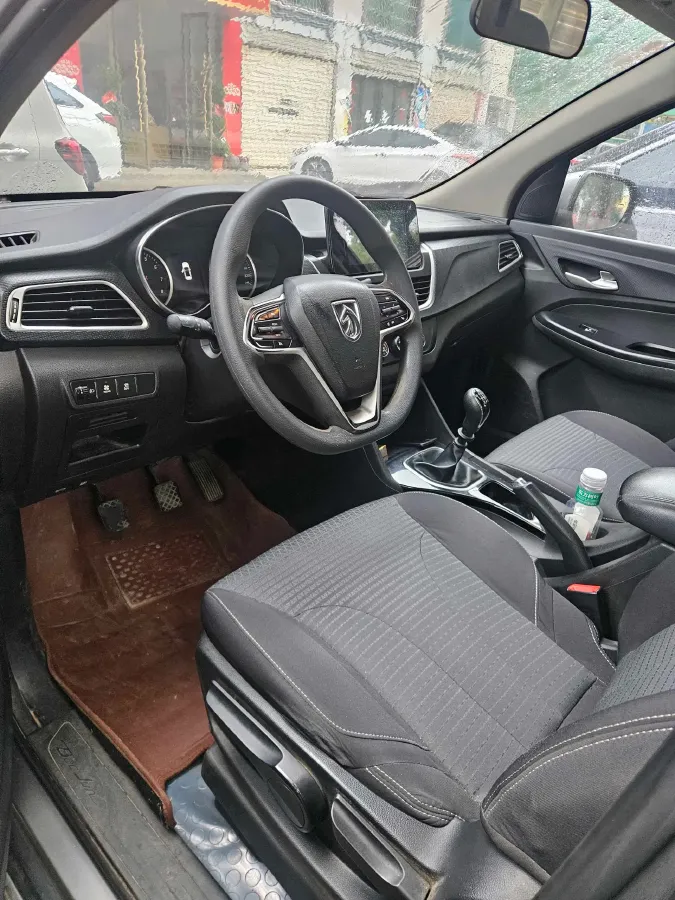 2019 BaoJun 730 1.5L 105HP L4 6MT,autocango,china used car exporter,china ev exporter,chinese used car exporter,chinese used ev exporter