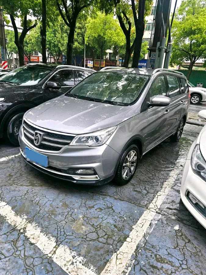 2019 BaoJun 730 1.5L 105HP L4 6MT,autocango,china used car exporter,china ev exporter,chinese used car exporter,chinese used ev exporter