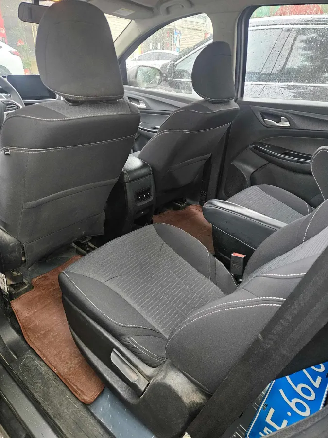 2019 BaoJun 730 1.5L 105HP L4 6MT,autocango,china used car exporter,china ev exporter,chinese used car exporter,chinese used ev exporter