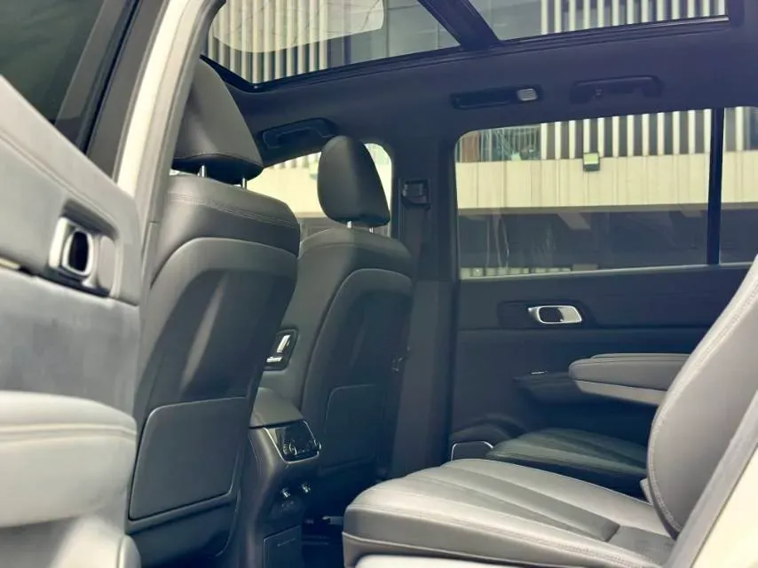 2020 Li ONE Range Extended 131HP REEV 40.5KWH,autocango,china used car exporter,china ev exporter,chinese used car exporter,chinese used ev exporter