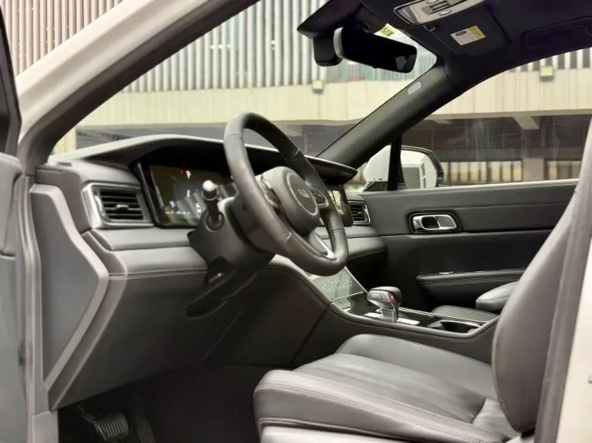 2020 Li ONE Range Extended 131HP REEV 40.5KWH,autocango,china used car exporter,china ev exporter,chinese used car exporter,chinese used ev exporter