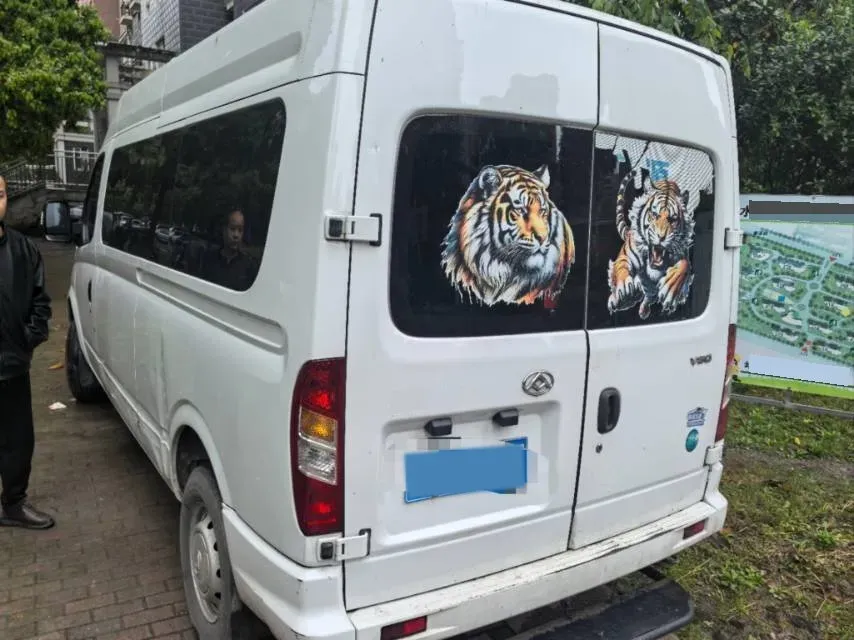 2023 MAXUS XinTu V80 2.0T 127HP L4 6MT,autocango,china used car exporter,china ev exporter,chinese used car exporter,chinese used ev exporter
