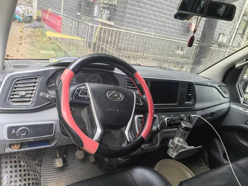 2023 MAXUS XinTu V80 2.0T 127HP L4 6MT,autocango,china used car exporter,china ev exporter,chinese used car exporter,chinese used ev exporter