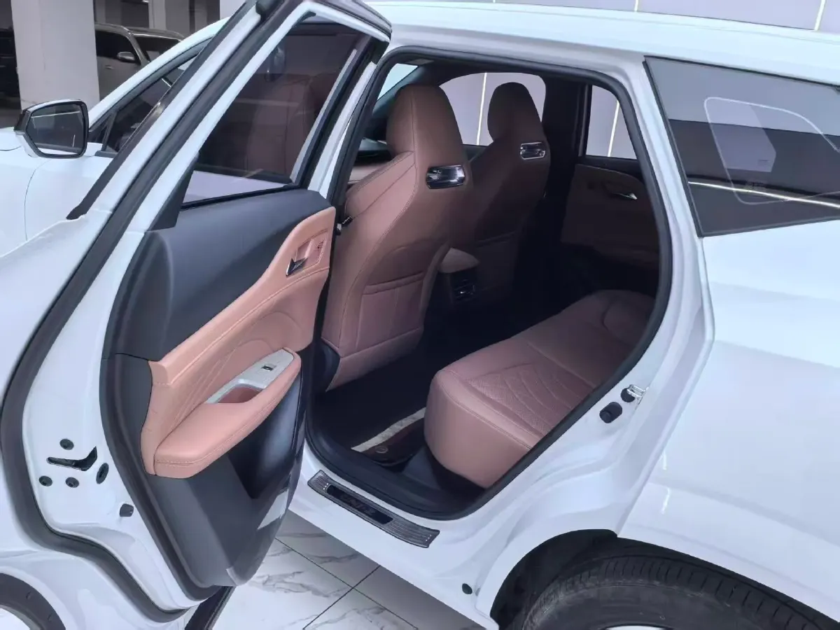 2024 ChangAn UNI-Z 1.5L 98HP L4 E-CVT PHEV 18.4KWH,autocango,china used car exporter,china ev exporter,chinese used car exporter,chinese used ev exporter